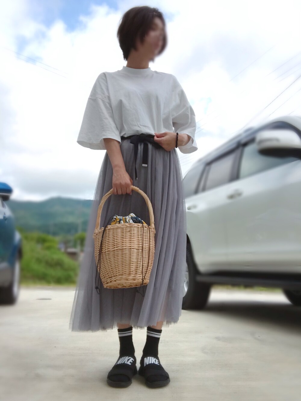 「カジュアル、夏コーデ、休日コーデ、プチプラ、サンダル、チュールスカート、Tシャツ」｜「UNIQLOのオーバーサイズスクエアＴ（5分袖）（Tシャツ/カットソー、ホワイト系）」を使った、みっきさん（レディース・166cm）の夏コーディネートの1枚目の写真