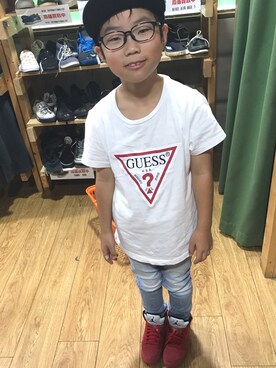 「Guess（ゲス）のアイテム（トップス）」を使った、たけさん（キッズ・135cm）の秋コーディネート