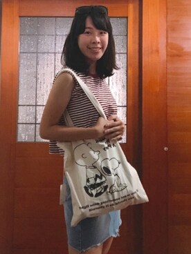 「MEIER.Q（マイヤーキュー）のアイテム（デニムスカート、ブルー系）」を使った、劉桂鴻さん（レディース・166cm）の夏コーディネート