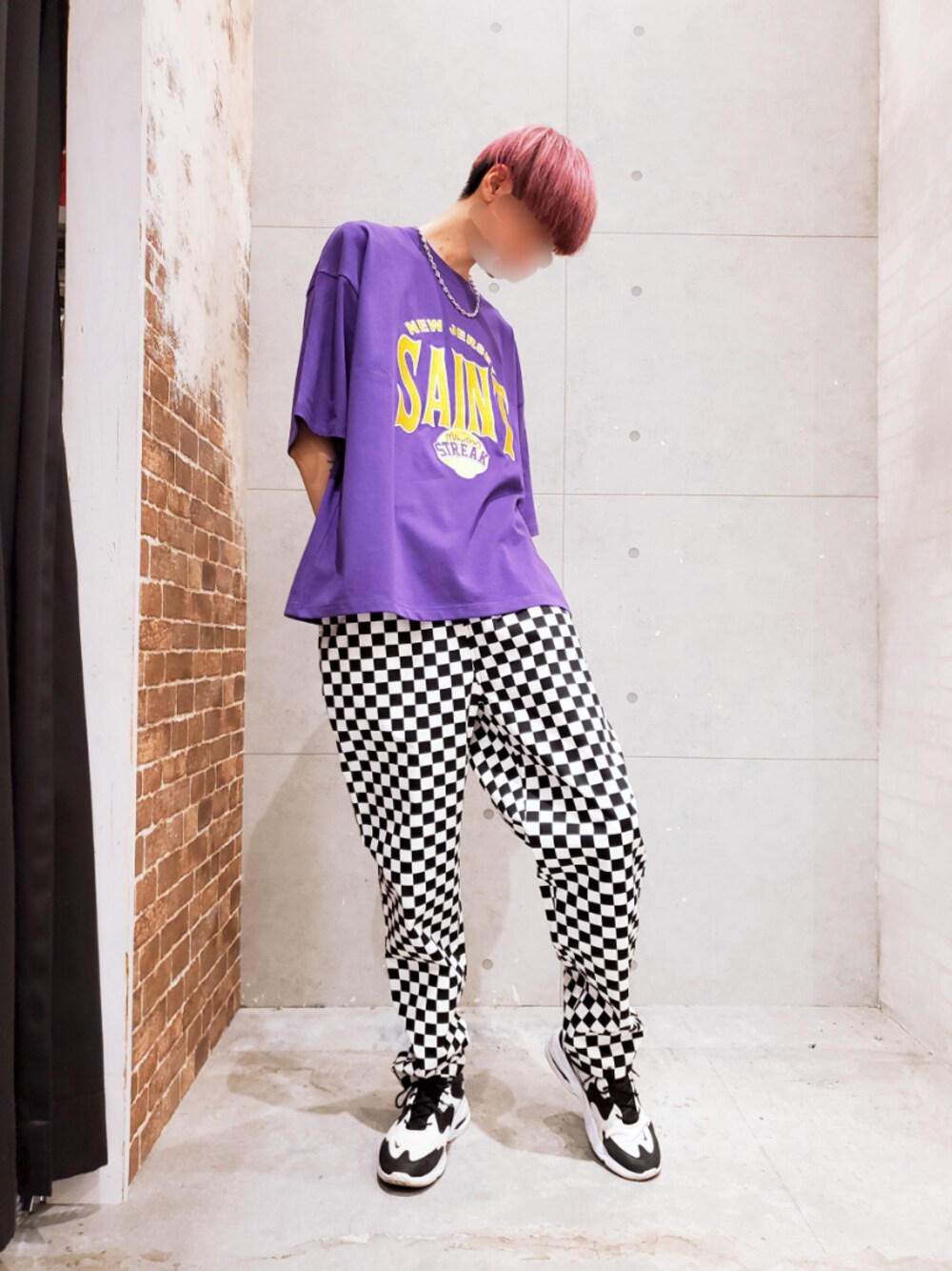 「オーバーサイズ、Tシャツ、休日コーデ、ラフ」｜「WEGOのWEGO/ビンテージロゴ刺繍ビッグシルエット5分袖Tシャツ（Tシャツ/カットソー、パープル系）」を使った、よこよこさん（メンズ・183cm）の夏コーディネートの1枚目の写真