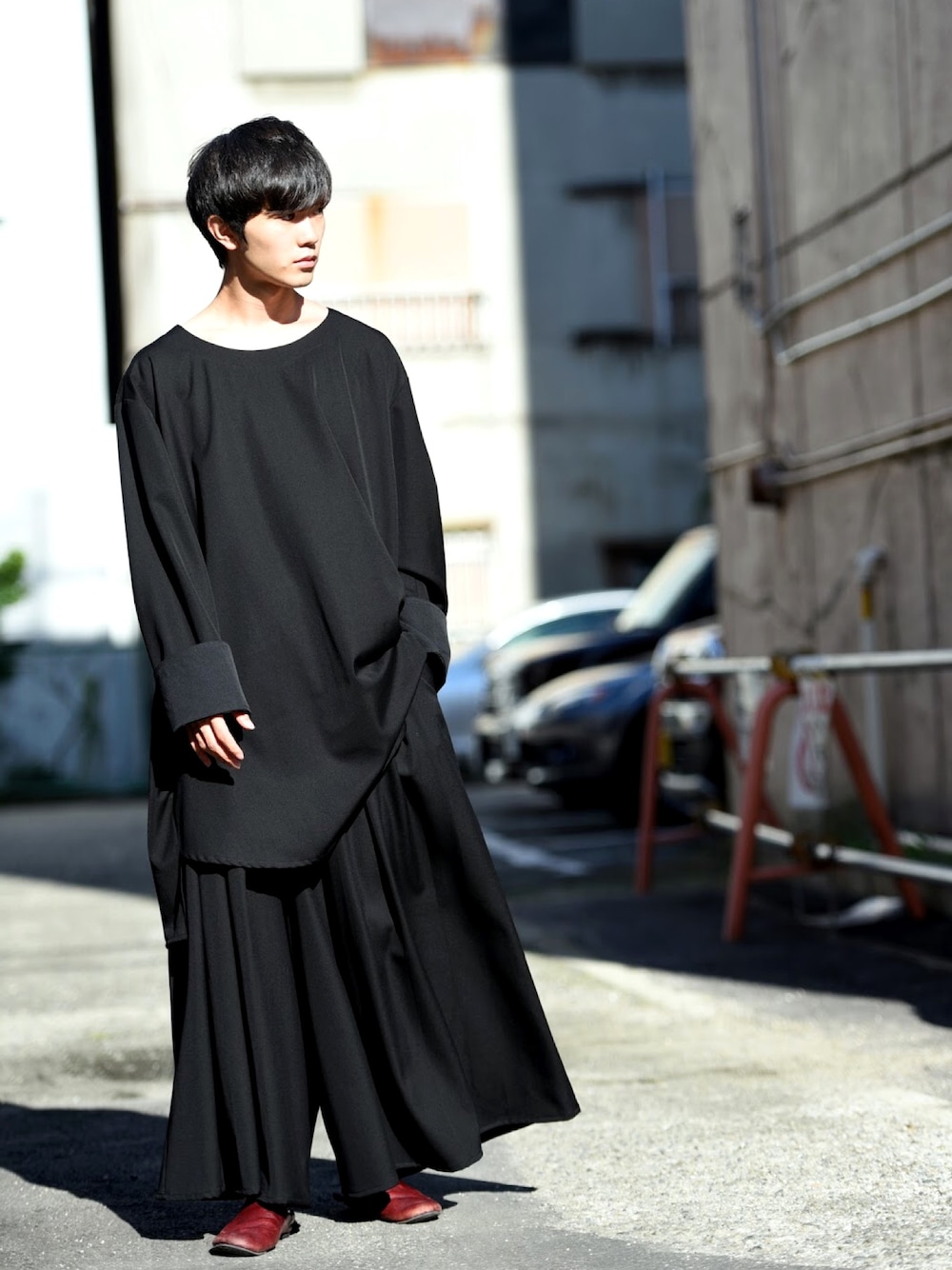 「BISHOOL、black、袴パンツ、ワントーンコーデ、ootd、STYLE、オールブラック、AUTTAA」｜「BISHOOLのアイテム（Tシャツ/カットソー、ブラック系）」を使った、東端さん（メンズ・165cm）の夏コーディネートの1枚目の写真
