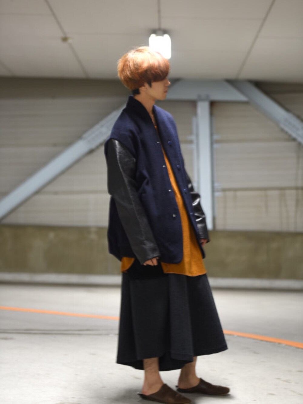「シンプルコーデ、カジュアル、ストリート、スタジャン、レザー、ootd、ニット、theSakaki、edwina horl、AUTTAA」｜「the SakakiのtheSakaki Stadium Jumper（スタジャン、ブルー系）」を使った、東端さん（メンズ・165cm）の冬コーディネートの1枚目の写真