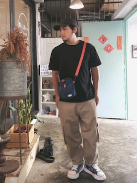 「plain-me（プレインミー）のアイテム（ショルダーバッグ）」を使った、daiseitaさん（メンズ・164cm）の秋コーディネート