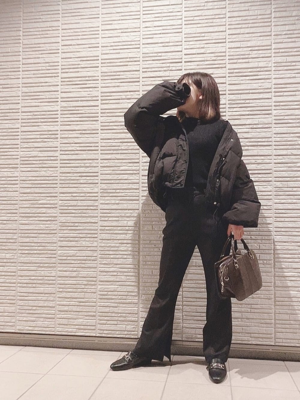 「今日のコーデ、ootd、オトナ女子、韓国ファッション、mysty woman、ミスティ ウーマン(mysty woman)、JEANASiS、低身長、スウェット、スウェットパンツ」｜「mysty womanのスリットジャージーパンツ 842448（スラックス、ブラック系）」を使った、お こ めさん（レディース・155cm）の冬コーディネートの1枚目の写真
