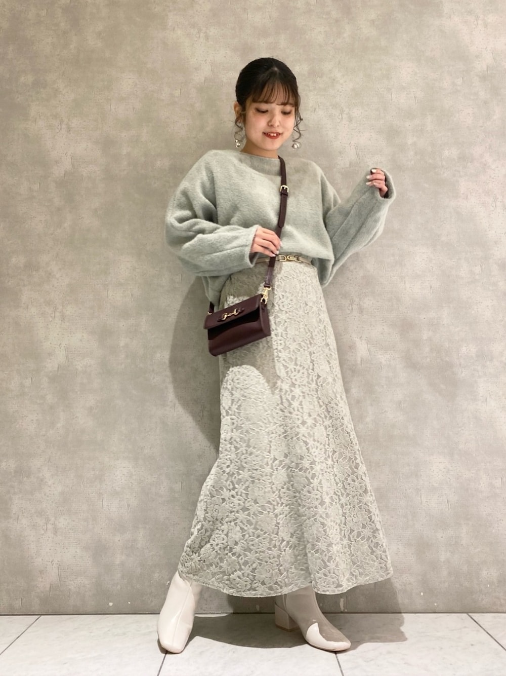 「今日のコーデ、大人かわいい、グリーン、ロングスカート、シンプル、レース、マーメイドスカート、低身長、ワントーンコーデ、きれいめカジュアル」｜「mysty womanのボリュームスリーブドルマンプルオーバー 928603（Tシャツ/カットソー、グリーン系）」を使った、お こ めさん（レディース・155cm）の冬コーディネートの1枚目の写真