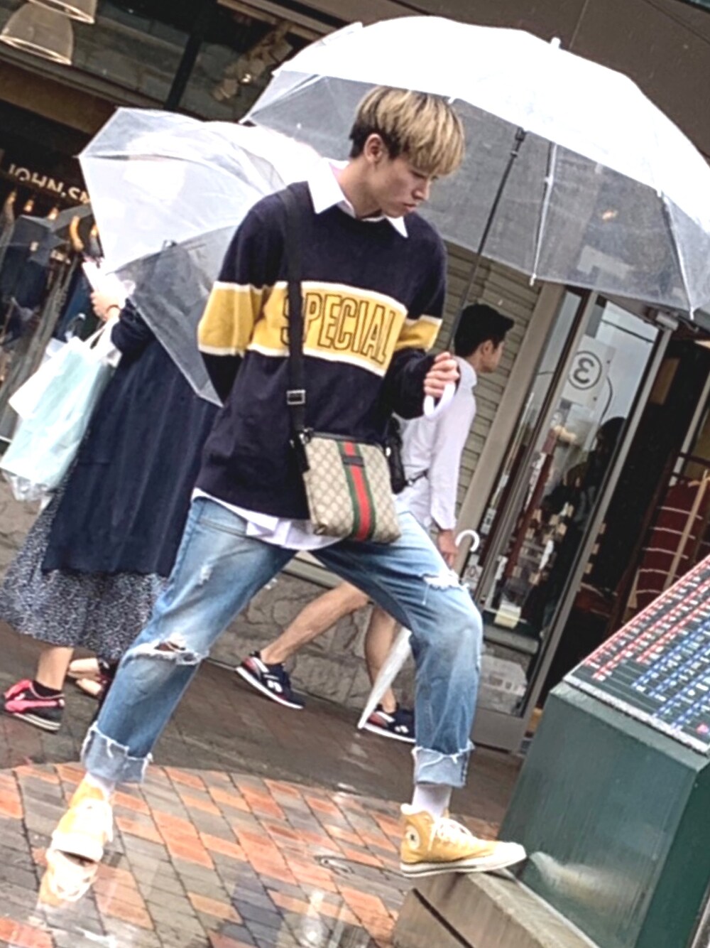 「今日のコーデ、春コーデ、イエロー、コンバース、スニーカー、ootd、오오티디、데일리룩、GUCCI、色合わせ」｜「CONVERSEのアイテム（スニーカー、イエロー系）」を使った、ひょんさん（メンズ・180cm）の夏コーディネートの1枚目の写真