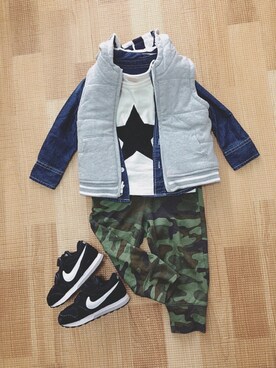 「babyGAP（babyGAP）のアイテム（ダウンベスト、グレー系）」を使った、Rさん（キッズ）の春コーディネート