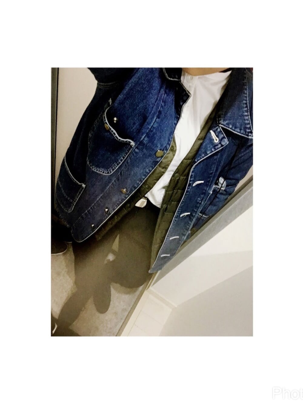 「カーキアウター、Gジャン、デニム、インナーダウン、キャップ、古着、シンプル、スラックス、k-pop」｜「Leeのアイテム（デニムジャケット、ブルー系）」を使った、麻生さん（レディース・152cm）の冬コーディネートの1枚目の写真