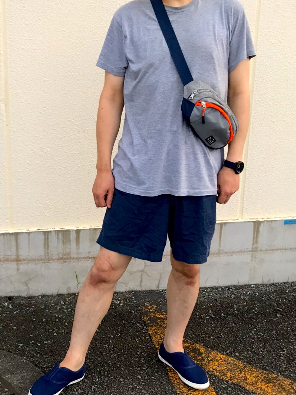 「真夏のショッピング、真夏、ショッピング、買い物」｜「HANESのアイテム（Tシャツ/カットソー、グレー系）」を使った、テリーさん（メンズ・178cm）の夏コーディネートの1枚目の写真