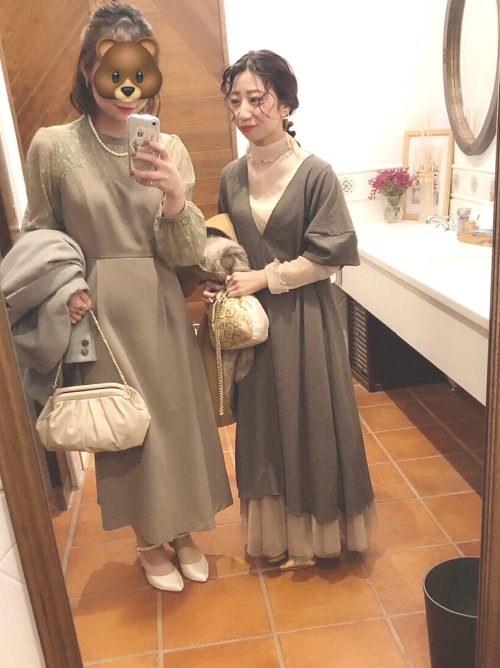 「パーティースタイル、結婚式、ワンピース、グリーンコーデ、低身長コーデ」｜「SPINNSのアイテム（ハンドバッグ、ゴールド系）」を使った、azukiさん（レディース・138cm）の冬コーディネートの1枚目の写真