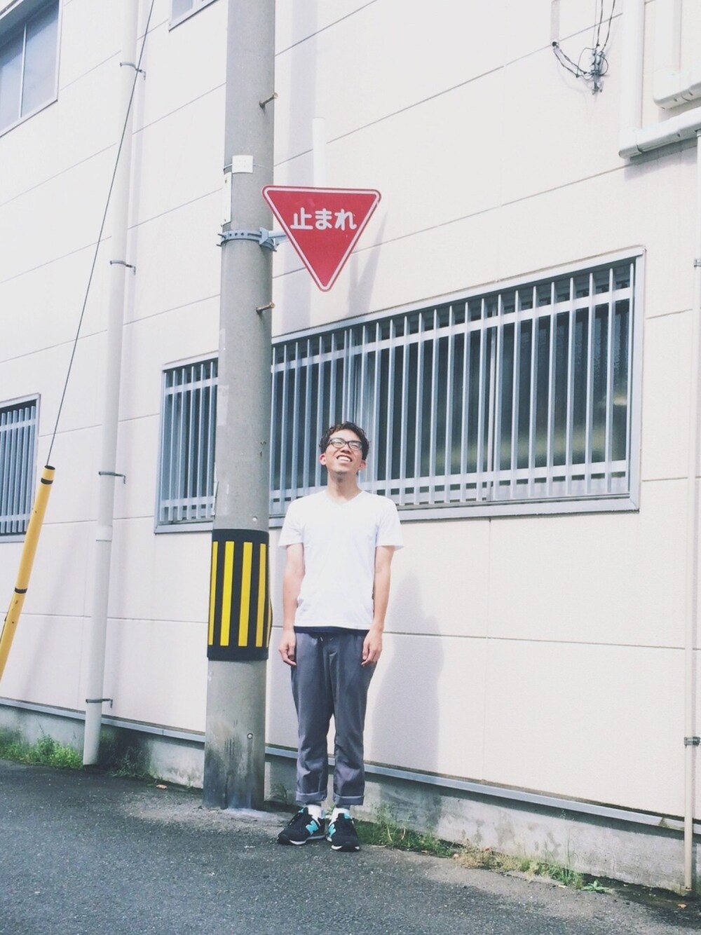 「ずっと夏でいい、スラックス」｜「BEAUTY&YOUTH UNITED ARROWSの＜PORTER×B&Y＞ "DOUBLE" キーケース BYカラー（FDG）◆（キーケース/キーアクセサリー、ブルー系）」を使った、ジョーゴ タケシさん（メンズ・168cm）の夏コーディネートの1枚目の写真
