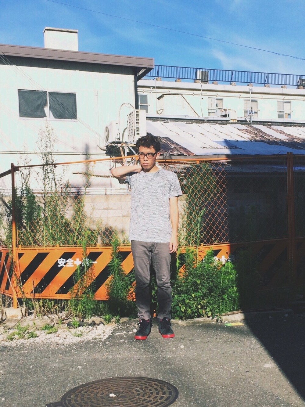 「今から靴下買いに行こか、Tシャツ、スニーカーコーデ」｜「BEAUTY&YOUTH UNITED ARROWSの＜PORTER×B&Y＞ "DOUBLE" キーケース BYカラー（FDG）◆（キーケース/キーアクセサリー、ブルー系）」を使った、ジョーゴ タケシさん（メンズ・168cm）の夏コーディネートの1枚目の写真