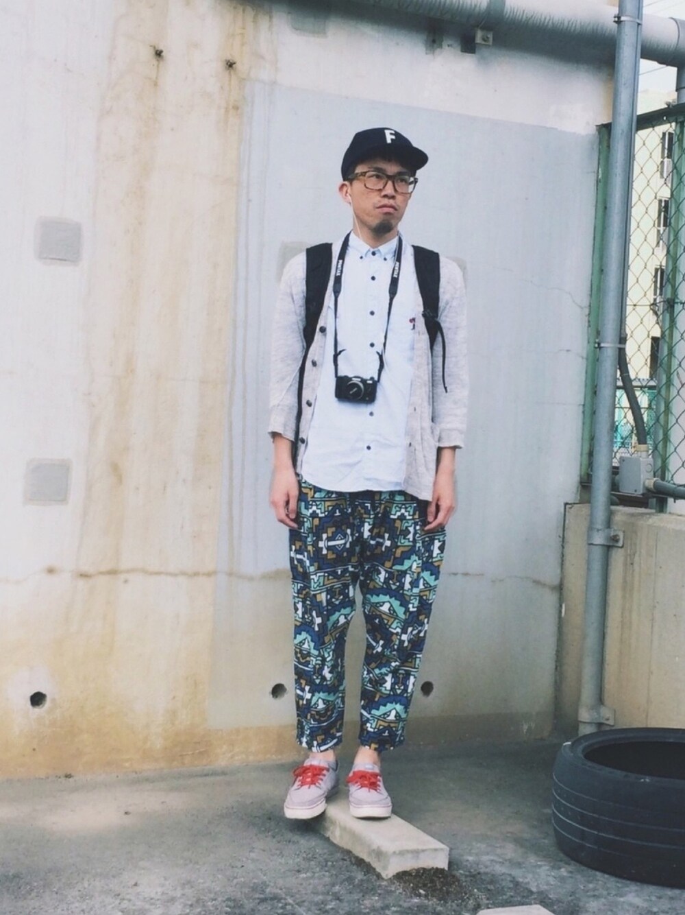 「高い金出しても新品、フィルムカメラなら中古でも買える」｜「BEAUTY&YOUTH UNITED ARROWSの＜PORTER×B&Y＞ "DOUBLE" キーケース BYカラー（FDG）◆（キーケース/キーアクセサリー、ブルー系）」を使った、ジョーゴ タケシさん（メンズ・168cm）の春コーディネートの1枚目の写真
