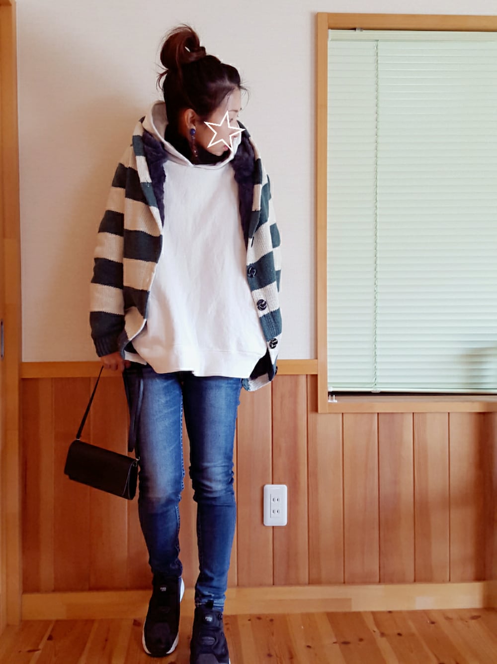 「ダブルフード、パンツスタイル、ラフ、オトナカジュアル、denim、カジュアルコーデ、パーカー、ボーダー、ママコーデ、デニム」｜「Rodeo CrownsのDARKブルー TYPE2 スリムストレート（デニムパンツ、ブルー系）」を使った、ぷっちょ☆さん（レディース・156cm）の冬コーディネートの1枚目の写真