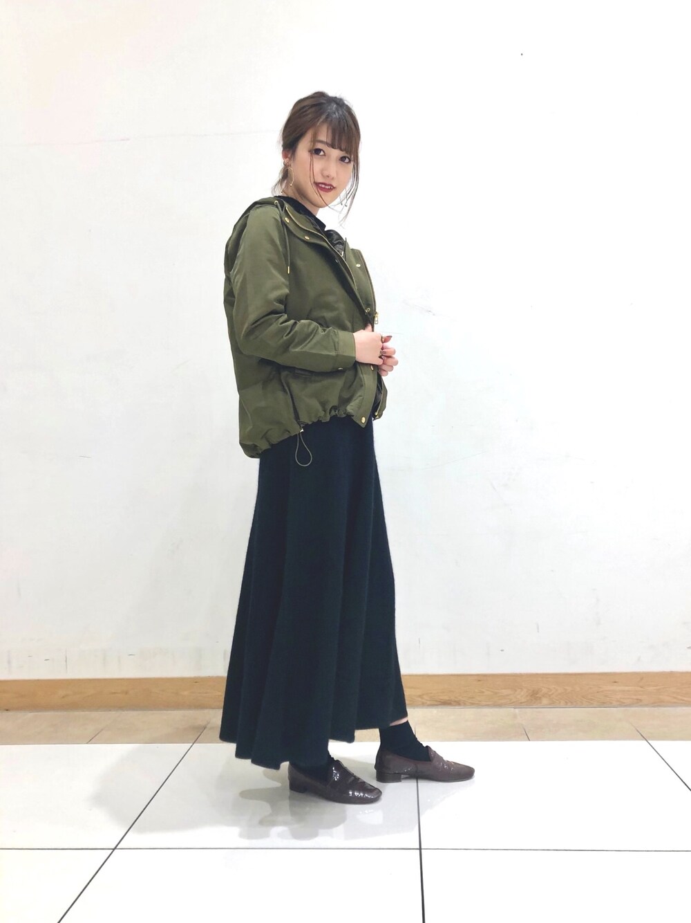 「ブルゾン、マウンテンパーカー、カーキ、軽アウター、秋アウター、カジュアル、アーバンリサーチロッソ、URBAN RESEARCH ROSSO、URBAN RESEARCH」｜「F by ROSSOのF by ROSSO　ライナー付きマウンテンパーカー（マウンテンパーカー、グリーン系）」を使った、miuさん（レディース・159cm）の秋コーディネートの1枚目の写真