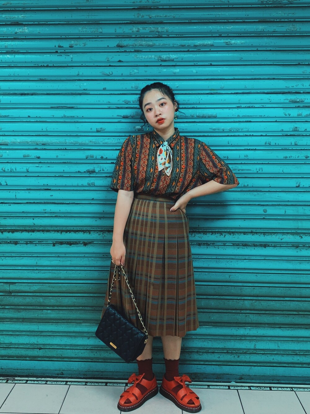 「貳咿穿衣、古着コーデ、ootd、日常、古着、復古、古着女子、格紋、秋服、秋のコーデ」｜「AFA VINTAGEのアイテム（シャツ/ブラウス、ブラウン系）」を使った、21貳咿@hsuan. jpgさん（レディース・160cm）の秋コーディネートの1枚目の写真
