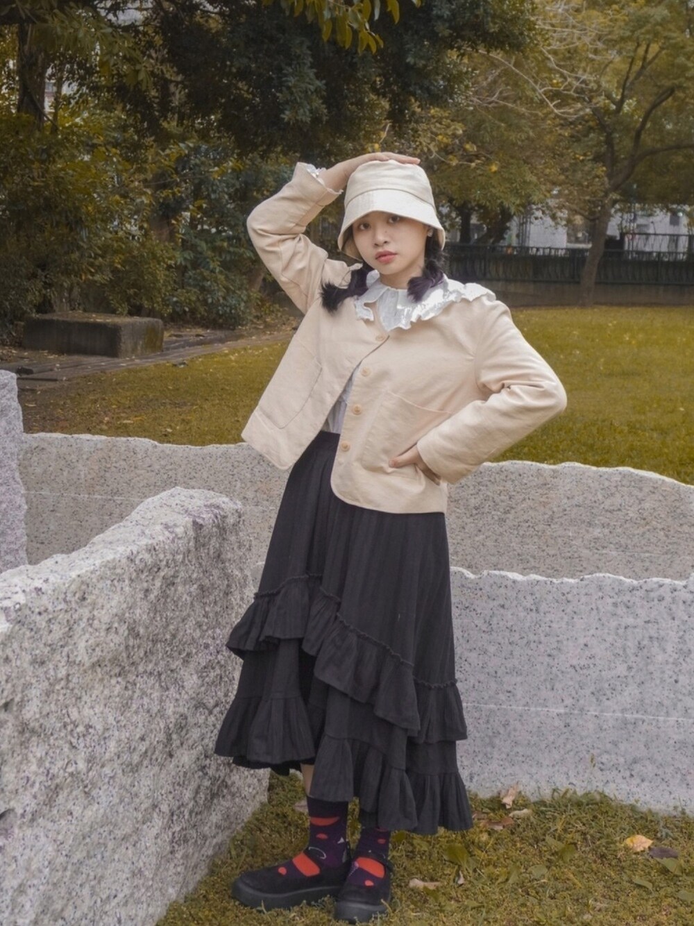 「貳咿穿衣、秋コーデ、ootd、復古、日常、秋服、漁夫帽、おしゃれさんと繋がりたい、きれいめカジュアル、今日のコーデ」｜「@DDBUY.TWのアイテム（帽子、ベージュ系）」を使った、21貳咿@hsuan. jpgさん（レディース・160cm）の秋コーディネートの1枚目の写真