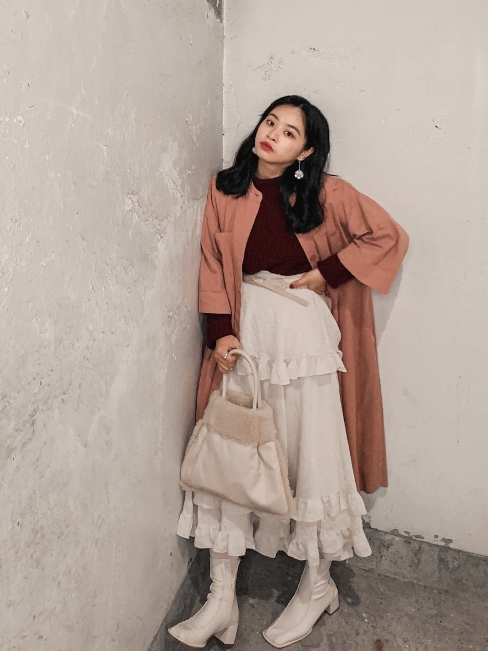 「貳咿穿衣、ootd、洋裝、Tnewties、復古、ピンク、冬コーデ、日常、粉紅色、SENSEOFPLACE」｜「SENSE OF PLACE by URBAN RESEARCHの2WAYエコムートントートバッグ（ショルダーバッグ、ホワイト系）」を使った、21貳咿@hsuan. jpgさん（レディース・160cm）の冬コーディネートの1枚目の写真