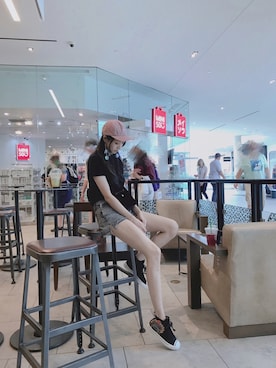 「OBEY（オベイ）のアイテム（キャップ）」を使った、Lunar Wangさん（レディース・170cm）の夏コーディネート