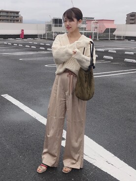 HINA使用「PUBLIC TOKYO（アセテートサテンパンツ）」的時尚穿搭