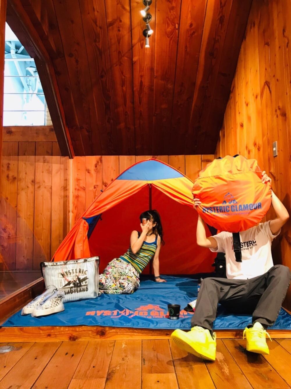 「アウトドア、Hysteric Glamour、ヒステリックグラマー」｜「HYSTERIC GLAMOURのCRAZY CREEK×HYSTERIC/POP UP SHADE（アウトドアグッズ、オレンジ系）」を使った、hyshmt04さん（メンズ・180cm）の夏コーディネートの1枚目の写真