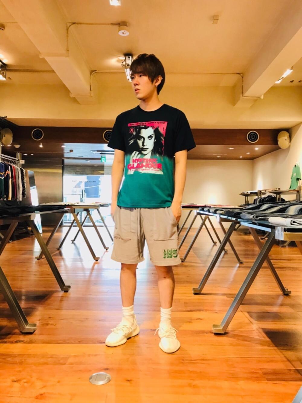 「カジュアル、Tシャツ、Hysteric Glamour、ヒステリックグラマー」｜「HYSTERIC GLAMOURのTHE DEATH CITY pt Tシャツ（Tシャツ/カットソー、グリーン系）」を使った、hyshmt04さん（メンズ・180cm）の夏コーディネートの1枚目の写真