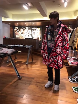 「アイテム（ミリタリージャケット、レッド系）」を使った、hyshmt04さん（メンズ・180cm）の冬コーディネート