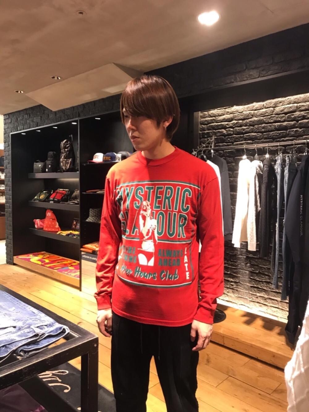 「春コーデ、ストリートコーデ」｜「HYSTERIC GLAMOURのAFTER HOURS CLUB SIGN Tシャツ（Tシャツ/カットソー、レッド系）」を使った、hyshmt04さん（メンズ・180cm）の冬コーディネートの1枚目の写真