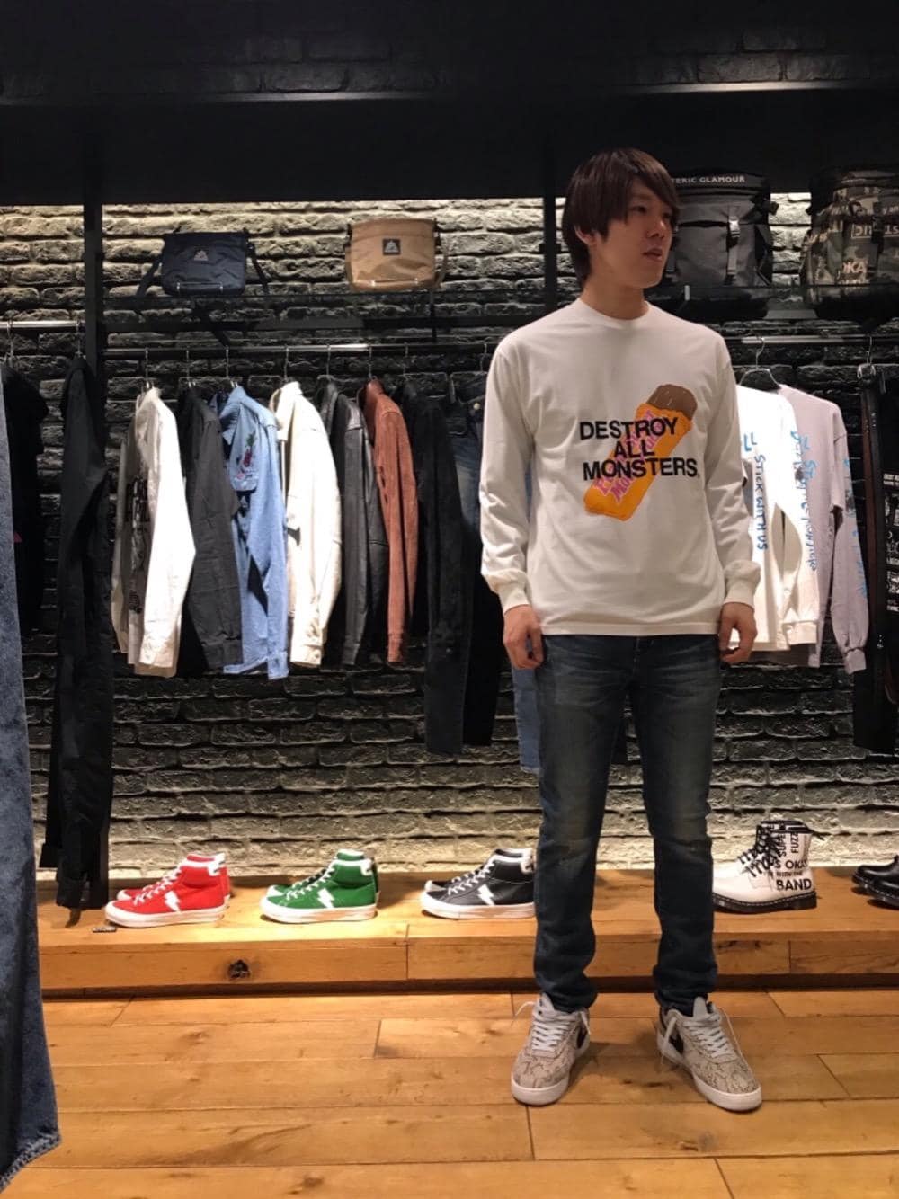 「春コーデ」｜「HYSTERIC GLAMOURのSP加工ストレッチデニム スリムパンツ（デニムパンツ、ブルー系）」を使った、hyshmt04さん（メンズ・180cm）の春コーディネートの1枚目の写真