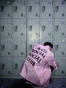 「アイテム（トレンチコート、ピンク系）」を使った、黃浩峻さん（メンズ・168cm）の冬コーディネート