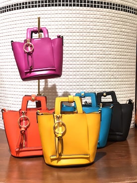 「HASHIBAMI（ハシバミ）のアイテム」を使った、nano・universe 阿倍野 STAFFさん（レディース・160cm）の秋コーディネート