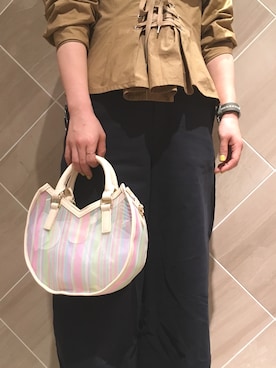 「HASHIBAMI（ハシバミ）のアイテム（バッグ）」を使った、nano・universe 阿倍野 STAFFさん（レディース・153cm）の冬コーディネート