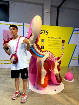 「plain-me（プレインミー）のアイテム（ショルダーバッグ）」を使った、劉孟恩さん（メンズ・170cm）の秋コーディネート