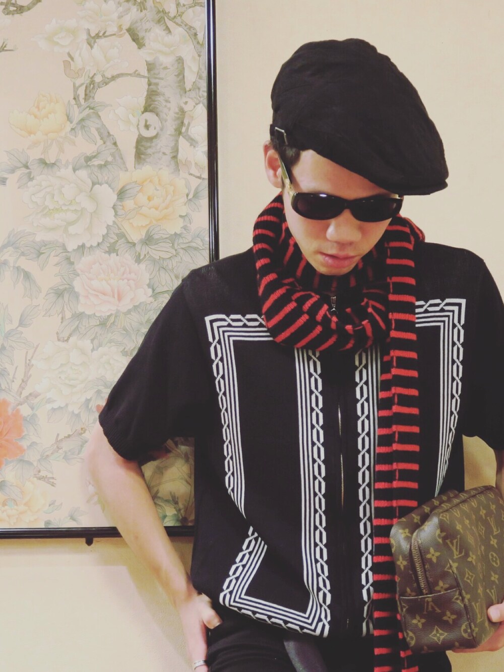 「黒スキニー、UNIQLO」｜「Saint Laurentのアイテム（バンダナ/スカーフ、ブラック系）」を使った、Yokouchiさん（メンズ・170cm）の夏コーディネートの1枚目の写真