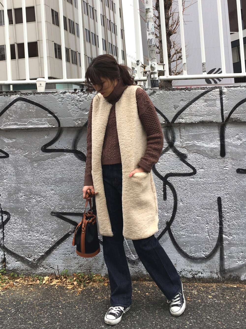 「TODAYFULのパッチワークケーブルニット（ニット/セーター、ブラウン系）」を使った、sudo shihoさん（レディース・168cm）の冬コーディネートの1枚目の写真