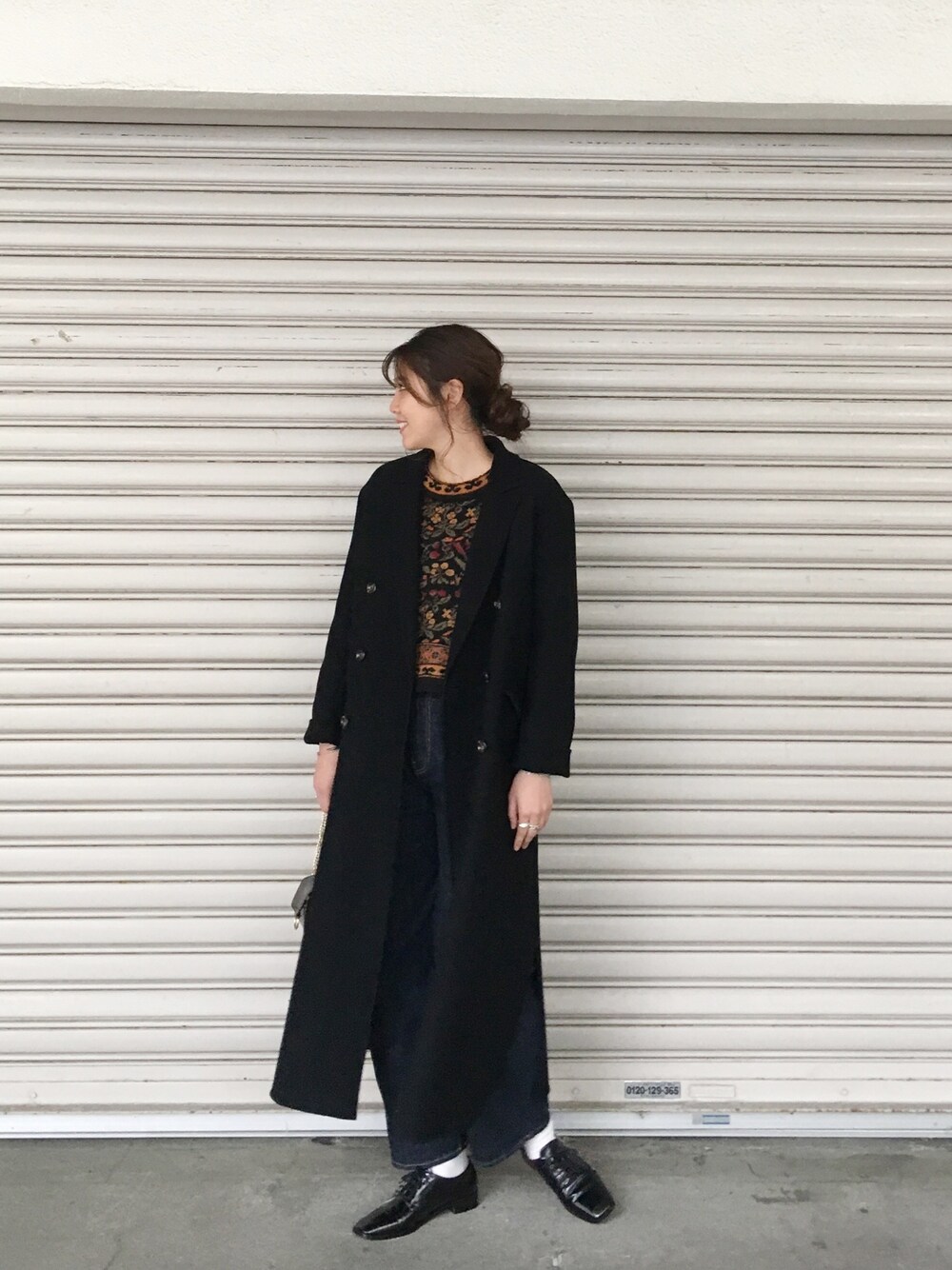 「TODAYFULのウールロングコート（チェスターコート、ブラック系）」を使った、sudo shihoさん（レディース・168cm）の冬コーディネートの1枚目の写真