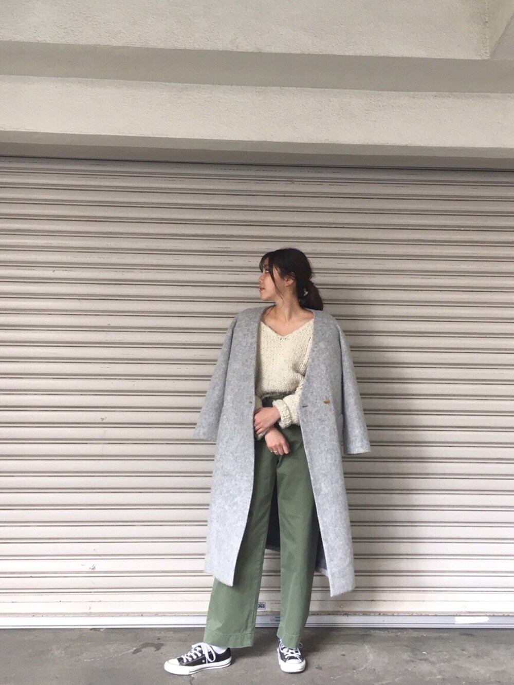 「TODAYFULのVネックハンドニット（ニット/セーター、ホワイト系）」を使った、sudo shihoさん（レディース・168cm）の冬コーディネートの1枚目の写真