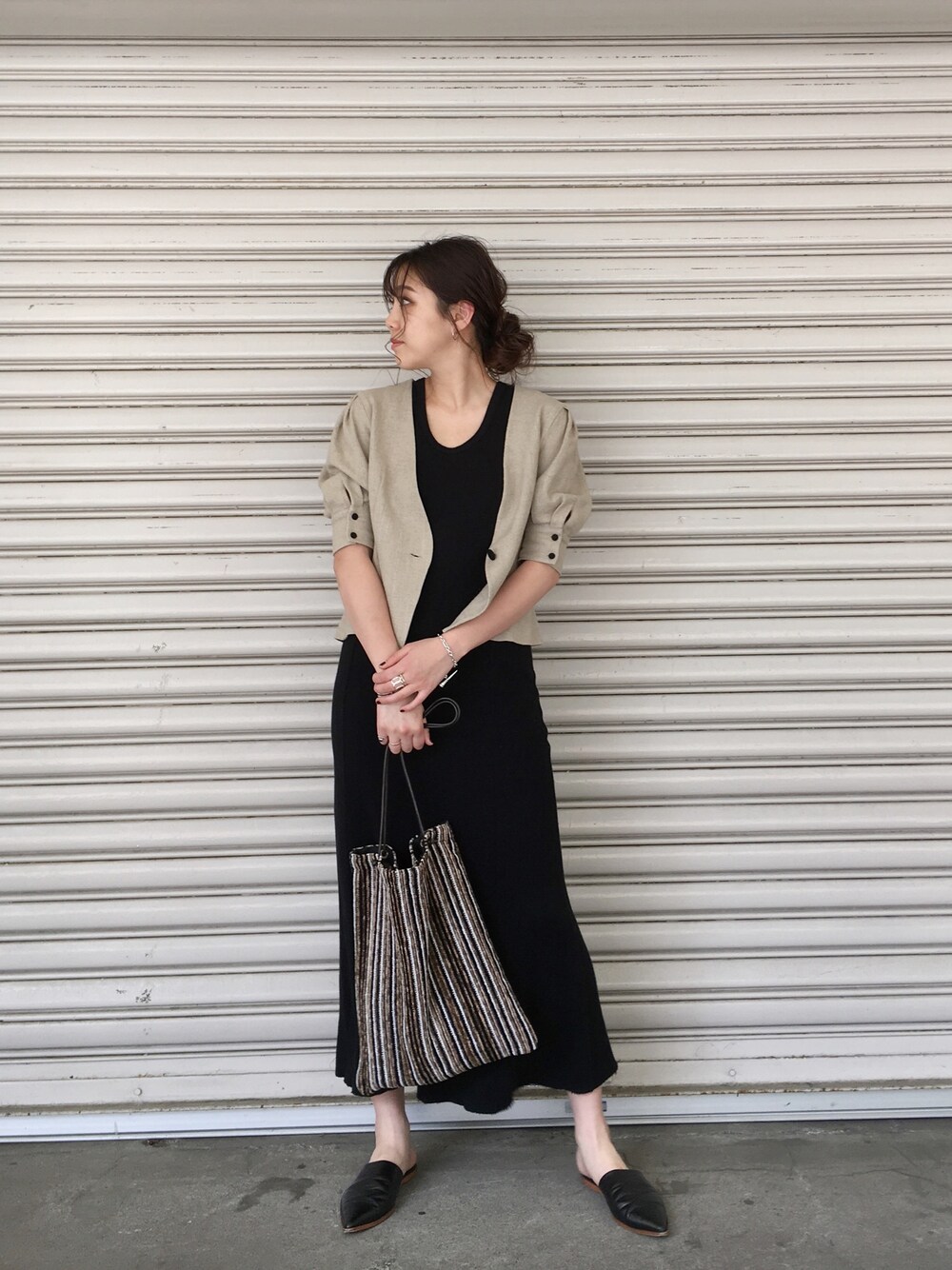 「TODAYFULのワッフルフレアワンピース（ワンピース、ブラック系）」を使った、sudo shihoさん（レディース・168cm）の春コーディネートの1枚目の写真