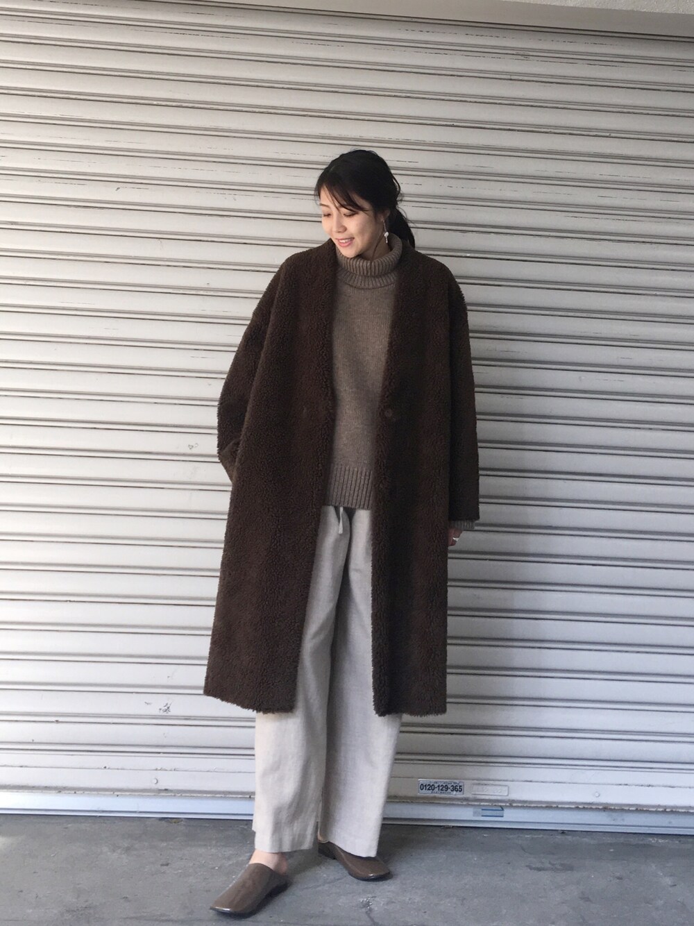 「TODAYFULのボアロングコート（ステンカラーコート、ブラウン系）」を使った、sudo shihoさん（レディース・168cm）の秋コーディネートの1枚目の写真