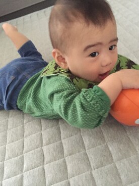 「GAP（ギャップ）のアイテム（ロンパース、グリーン系）」を使った、かんちゃんさん（キッズ・80cm）の春コーディネート