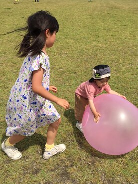 「CONVERSE（コンバース）のアイテム（スニーカー、ホワイト系）」を使った、かんちゃんさん（キッズ・80cm）の夏コーディネート