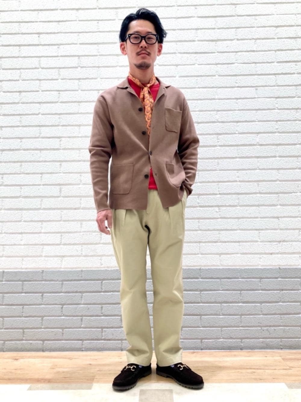 「Parabootの＜Paraboot（パラブーツ）＞ UASP BIT SUEDE LOAFER†（ローファー、ブラウン系）」を使った、井澤 賢治さん（メンズ・174cm）の冬コーディネートの1枚目の写真