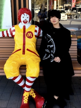 「アイテム（ピアス（片耳用）、イエロー系）」を使った、としやさん（メンズ・170cm）の冬コーディネート