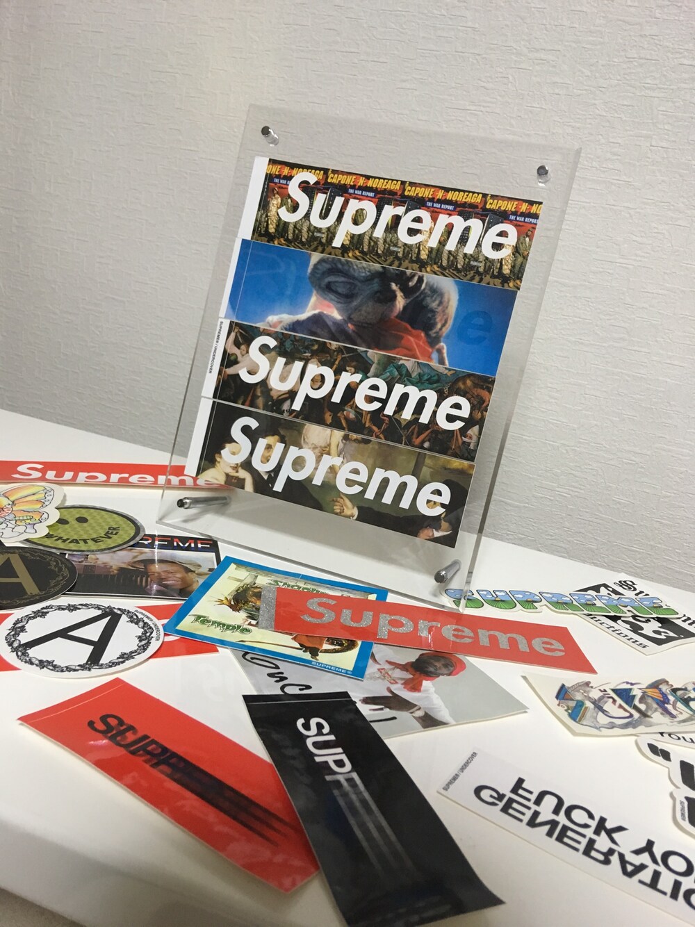 「supreme、ステッカー、ストリート、シンプル、夏コーデ、おしゃれさんと繋がりたい、おしゃれ、street、黒、フォローミー」｜「Supreme のアイテム（その他、ブラック系）」を使った、shuntyyyyさん（メンズ・175cm）の夏コーディネートの1枚目の写真