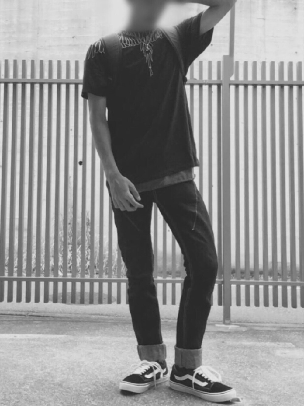 「マルセロバーロン、MARCELO BURLON、street、streetstyle、黒、ブラック、old skool、Tシャツ、シンプルコーデ、ストリート」｜「MARCELO BURLONのMARCELO BURLON 『MAIPU』Tシャツ（Tシャツ/カットソー、ブラック系）」を使った、shuntyyyyさん（メンズ・175cm）の夏コーディネートの1枚目の写真