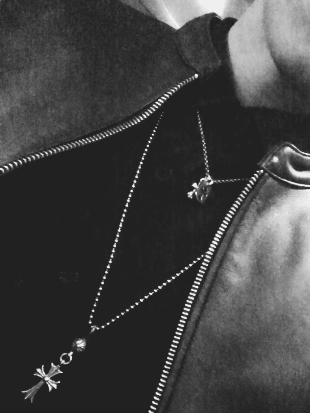 「クロムハーツ、Chrome Hearts、STUDIOUS、ライダース、シングルライダース、全身黒、はるコーデ、黒、ストリート、モード」｜「CHROME HEARTSのアイテム（ネックレス、シルバー系）」を使った、shuntyyyyさん（メンズ・175cm）の冬コーディネートの1枚目の写真