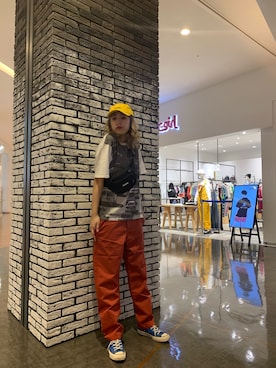 「XLARGE（エクストララージ）のS/S TEE FREEWAY（Tシャツ/カットソー、ブラック系）」を使った、伏木 栞織さん（レディース・174cm）の夏コーディネート