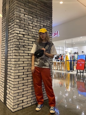 「XLARGE（エクストララージ）のS/S TEE FREEWAY（Tシャツ/カットソー、ブラック系）」を使った、伏木 栞織さん（レディース・174cm）の夏コーディネート