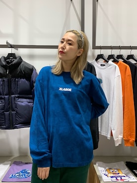 「XLARGE（エクストララージ）のL/S TIEDYE TEE STANDARD LOGO（Tシャツ/カットソー、ブルー系）」を使った、伏木 栞織さん（レディース・174cm）の冬コーディネート