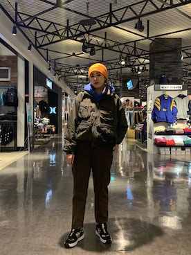 「XLARGE（エクストララージ）のTECHNICAL NYLON JACKET（ブルゾン、グリーン系）」を使った、伏木 栞織さん（レディース・174cm）の冬コーディネート